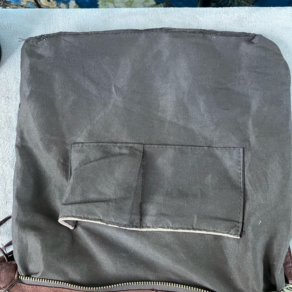 fringed Brown leather, cross body purse. - Picture 13 of 14
